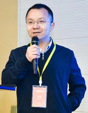 开云手机网页版登录入口创新论坛第一千三百九十讲：Floquet engineering symmetry-breaking and topological states under light irradiation