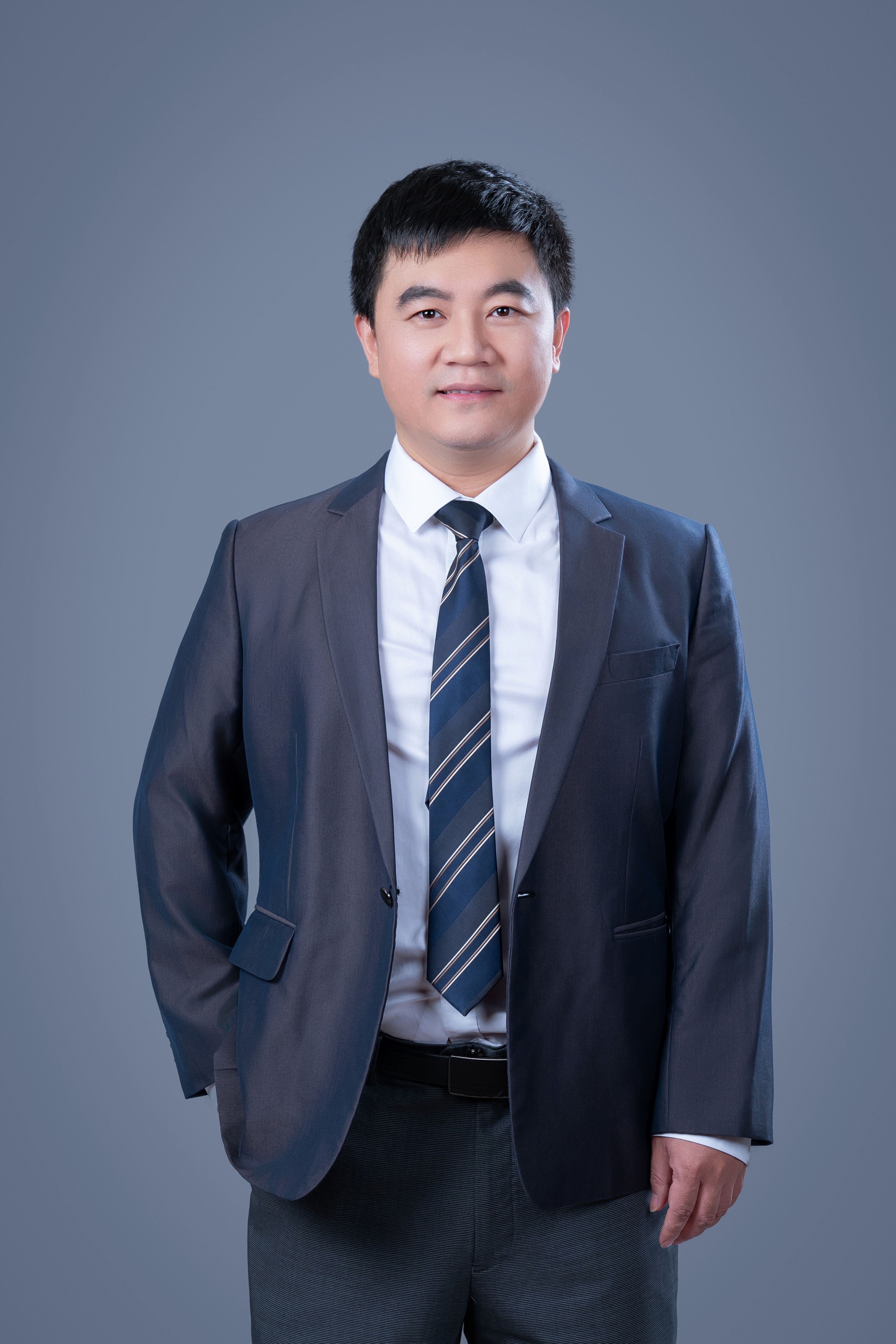 开云手机网页版登录入口创新论坛第一千九百三十一讲：Concentration inequalities and exponential  convergence for mean-field weakly interacting particle system and McKean-Vlasov equation